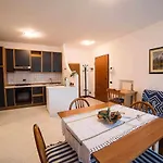 Don - Piscina, Giardino, 200m Dal Apartman Bardolino